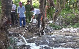 Chất thải tách lòng trắng trứng muối bị đổ vô tội vạ ra môi trường