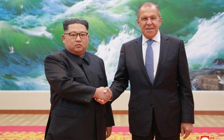 Ông Kim Jong-un khen ông Putin, Mỹ điều tàu sân bay đến gần Triều Tiên