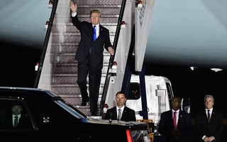 Không lực Một chở Tổng thống Trump đáp xuống Singapore