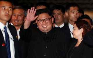 Ông Kim Jong-un dạo phố đêm Singapore