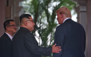 Thượng đỉnh Mỹ - Triều: Đằng sau cái bắt tay 12 giây của ông Trump - Kim
