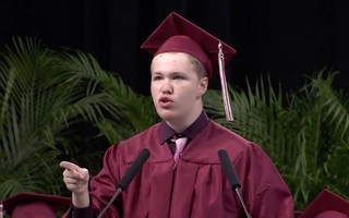 Nam sinh tự kỷ phát biểu bất ngờ trong lễ tốt nghiệp