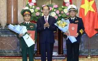 Chủ tịch nước trao quyết định thăng quân hàm cho Tư lệnh Hải quân Phạm Hoài Nam