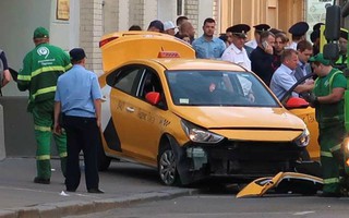 Lao xe vào CĐV World Cup, 8 người bị thương