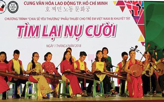 Văn nghệ gây quỹ giúp đỡ trẻ khuyết tật