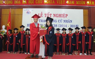 Hàng trăm sinh viên ĐH Huế tốt nghiệp loại khá, giỏi