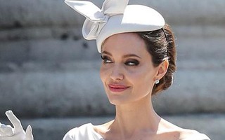 Angelina Jolie đẹp cuốn hút trong sự kiện hoàng gia