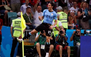 Đến lượt Cavani tiễn Ronaldo về nước