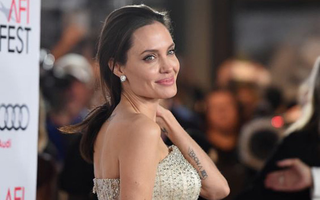 Rộ tin Angelina Jolie đã sẵn sàng hẹn hò với tỷ phú