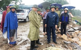 “Phớt” chỉ đạo của chủ tịch tỉnh, huyện vẫn tổ chức họp khi bão số 3 gần bờ