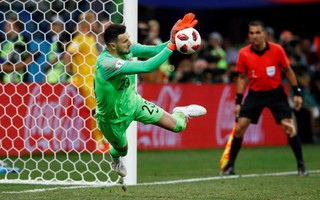 Hai người hùng Subasic và Schmeichel đều đáng được ca ngợi