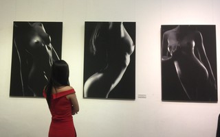 "Ngắm" loạt “Ảnh nude nghệ thuật” tại triển lãm quy mô quốc gia