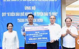 Thành ủy TP HCM ủng hộ Quỹ "Vì biển đảo quê hương - Vì tuyến đầu Tổ quốc"