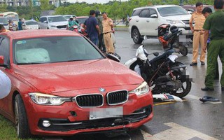 Xe BMW tông chết người phụ nữ gần cầu Thủ Thiêm