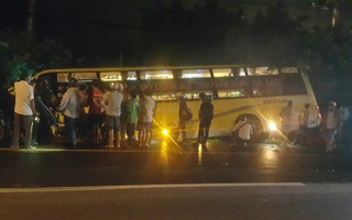 Tai nạn xe giường nằm kinh hoàng ở Long An