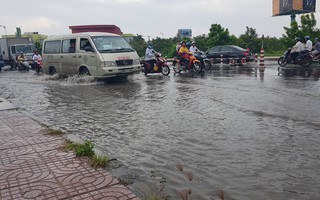 Triều cường làm ngập trong nội ô nhiều tỉnh, thành miền Tây