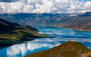 Ấn tượng với hồ lam ngọc trên đỉnh thiêng Tây Tạng
