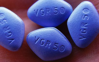 Suýt mất "súng" sau khi dùng Viagra