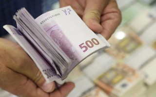 Châu Âu lo thảm họa vì tiền mặt biến mất