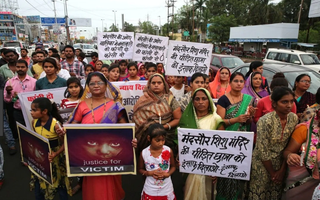 Ấn Độ: Tử hình 2 kẻ cưỡng hiếp bé gái 7 tuổi