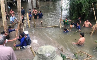 Hơn 10 giờ vật lộn ngăn nước lũ kinh Vĩnh Tế để cứu lúa