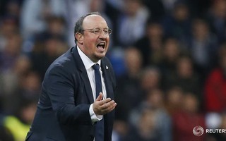 HLV Benitez bức xúc đáp trả chỉ trích sau trận thua Chelsea