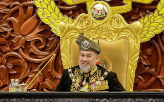Vua Malaysia hủy lễ kỷ niệm sinh nhật, trả lại tiền cho chính phủ