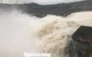 Sáng nay 5-8, thủy điện Sơn La, Hòa Bình đồng loạt xả lũ