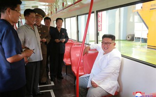 Chuyến thị sát nhiều nụ cười của ông Kim Jong-un