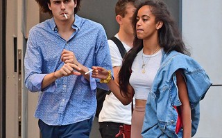 Con gái ông Obama bị bắt gặp hút thuốc nơi công cộng