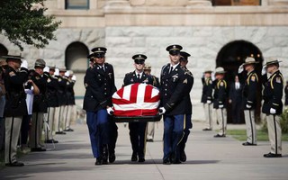 Ông Trump không tham gia các nghi lễ tưởng niệm ông McCain
