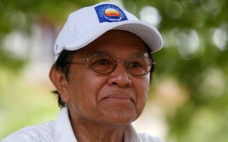 Thủ lĩnh đối lập Campuchia bất ngờ được tại ngoại