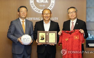 HLV Park Hang-seo nhận giải của đại học Hanyang