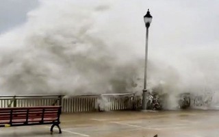 (Video)- Sức tàn phá kinh hoàng của siêu bão Mangkhut khi đổ bộ đất liền