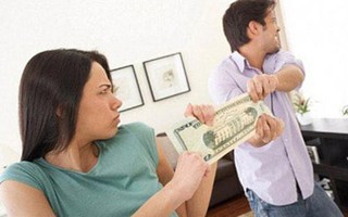 "Tuyệt chiêu" để chồng tự giác đưa tiền cho vợ