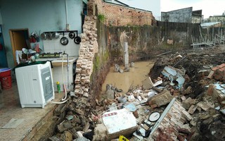 Biên Hòa: Sập tường rào cũ, 3 người thương vong