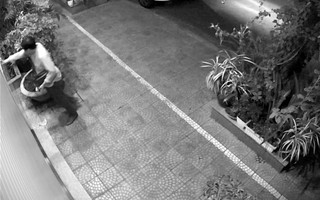 Nửa đêm, người đàn ông Hàn Quốc "đột nhập" ôtô của người dân Đà Nẵng