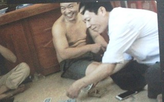 Thanh Hóa: Phó bí thư, phó chủ tịch HĐND xã đánh bài ăn tiền tại công sở