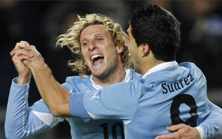 Forlan đầu quân cho CLB Hồng Kông Kitchee