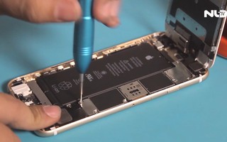 Người dùng tại TP HCM bắt đầu được đổi pin cho iPhone bị chậm