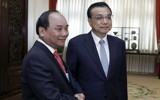 Thủ tướng Nguyễn Xuân Phúc gặp Thủ tướng Trung Quốc Lý Khắc Cường