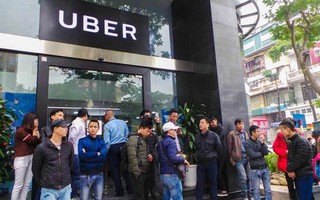 Tài xế Uber, Grab lo vỡ nợ dù 'cày' cật lực