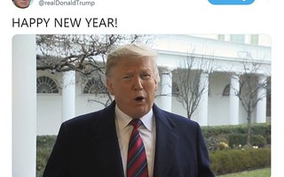 Ông Trump “than thở” trong video mừng năm mới