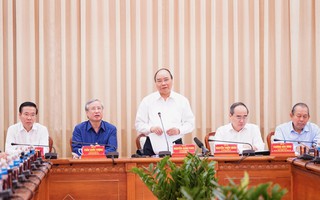 Thủ tướng Nguyễn Xuân Phúc: Tạo cơ chế giao quyền mạnh mẽ hơn cho TP HCM