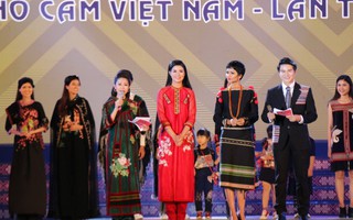 2 hoa hậu Ngọc Hân và H’Hen Niê tỏa sáng với trang phục thổ cẩm