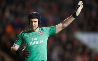 Arsenal gút danh sách người kế nhiệm khi thủ thành Cech treo găng