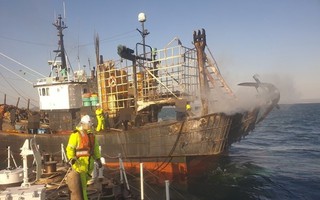 Tàu cá Hàn Quốc bốc cháy, hai thuyền viên người Việt gặp nạn