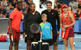 Roger Federer: Serena Williams có cú giao bóng thật đáng sợ