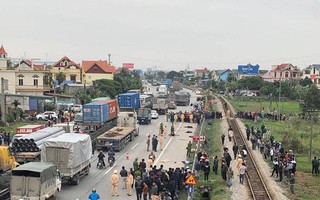 Vụ tai nạn 8 người tử vong ở Hải Dương: Đoàn cán bộ, đảng viên đi viếng nghĩa trang liệt sĩ