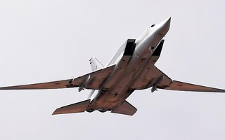 Máy bay ném bom Nga vỡ nát trên đường băng, 3 người thiệt  mạng
